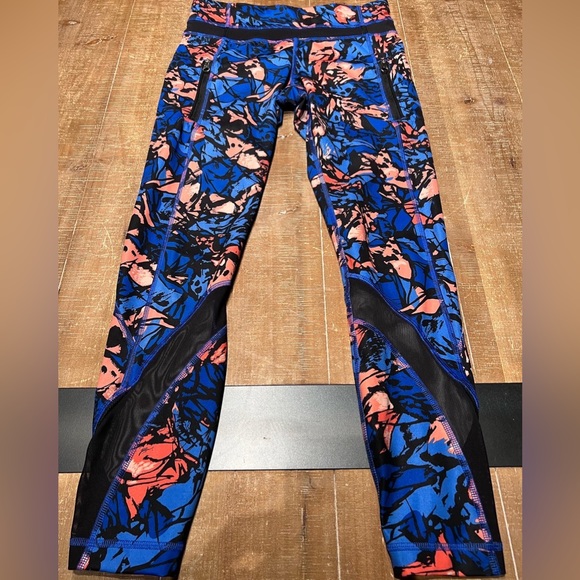 💙 Lululemon Inspire Tight II crop
Paint Storm Harbor Blue Multi - Picture 2 of 8